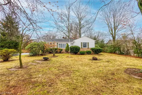 1640 Congress Lk, Mogadore, OH 44260