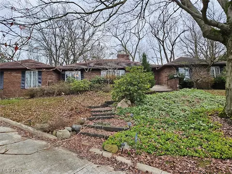 3687 Country Club Dr, Silver Lake, OH 44224
