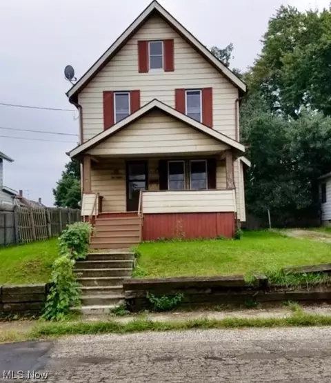 1080 Shannon Ave, Barberton, OH 44203