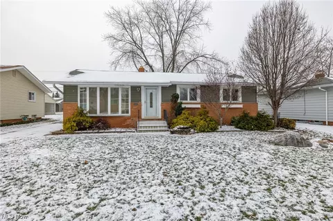 6852 Tobik Trl, Parma Heights, OH 44130