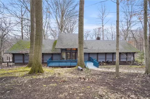 1345 Sugar Knoll Dr, Akron, OH 44333