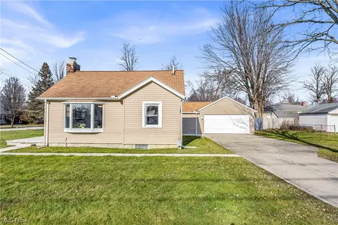 7501 Southland Rd, Mentor On The Lake, OH 44060