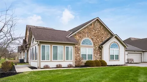 5359 W Sheffield Cir, Zanesville, OH 43701