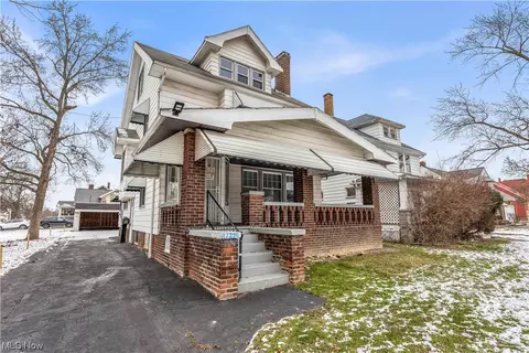 17225 Libby Rd, Maple Heights, OH 44137 photo 2