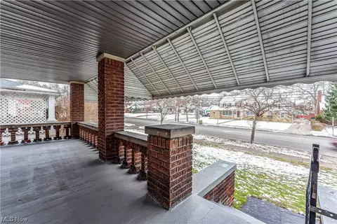 17225 Libby Rd, Maple Heights, OH 44137 photo 4
