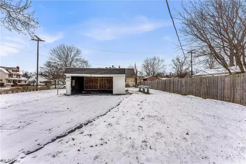 17225 Libby Rd, Maple Heights, OH 44137 photo 6