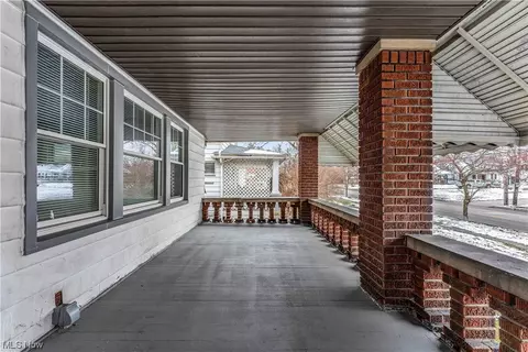 17225 Libby Rd, Maple Heights, OH 44137 photo 3