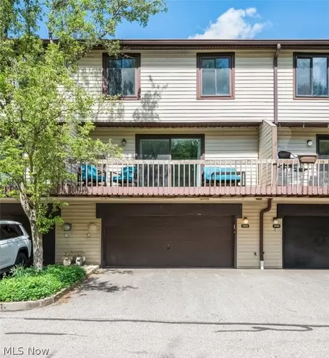 7422 Pine River Ct #C45, Middleburg Heights, OH 44130