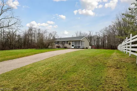 2055 Old Farm St, Ashtabula, OH 44004