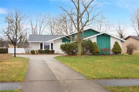 6739 Wedgewood Dr, North Olmsted, OH 44070