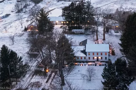 16970 Auburn Rd, Chagrin Falls, OH 44023