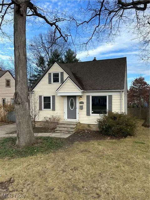 609 Columbia Rd, Bay Village, OH 44140
