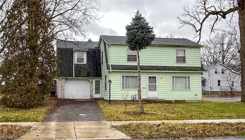 219 Maple St, Niles, OH 44446
