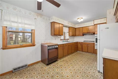 2024 E 37th, Lorain, OH 44055 photo 10