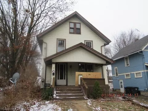 576 Kling St, Akron, OH 44311