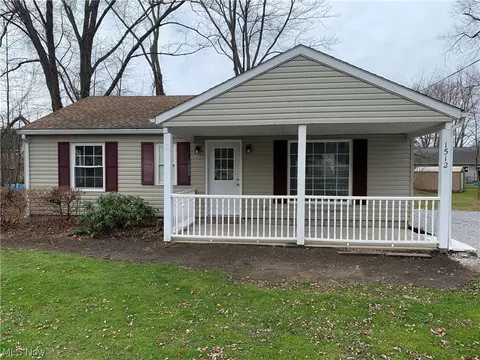 1512 Hubbard Rd, Madison, OH 44057