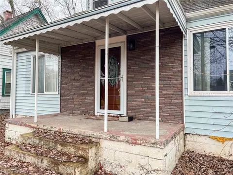 425 8th St, Struthers, OH 44471 photo 3