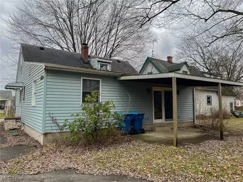 425 8th St, Struthers, OH 44471 photo 17