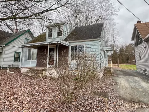 425 8th St, Struthers, OH 44471 photo 2