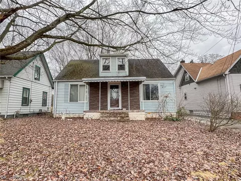 425 8th St, Struthers, OH 44471