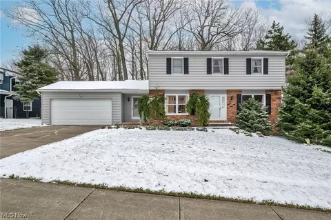 6905 Karen Dr, Seven Hills, OH 44131