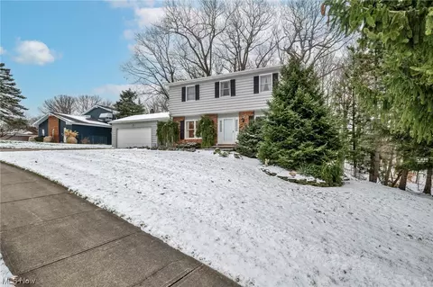 6905 Karen Dr, Seven Hills, OH 44131 photo 2