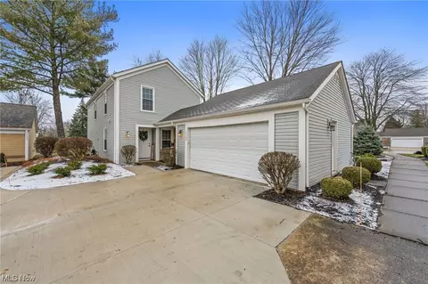 16480 Weymouth Ln, Strongsville, OH 44136