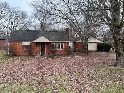 98 Petosky Ave, Zanesville, OH 43701
