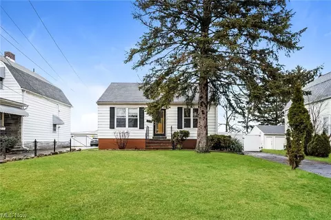 39 First Ave, Bedford, OH 44146