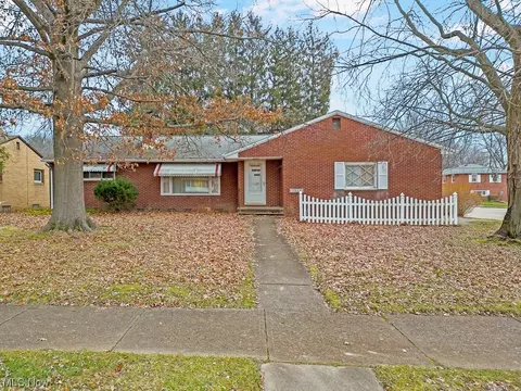 1014 Clearmount Ave SE, North Canton, OH 44720