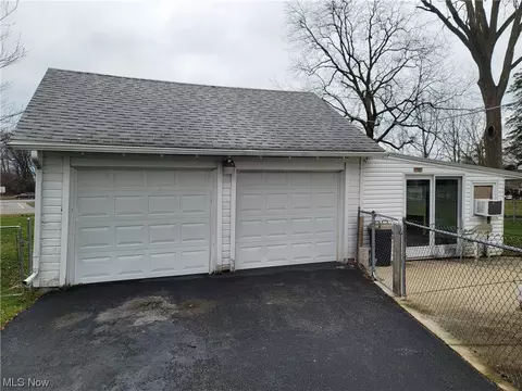 553 Adams Ave, Huron, OH 44839 photo 2