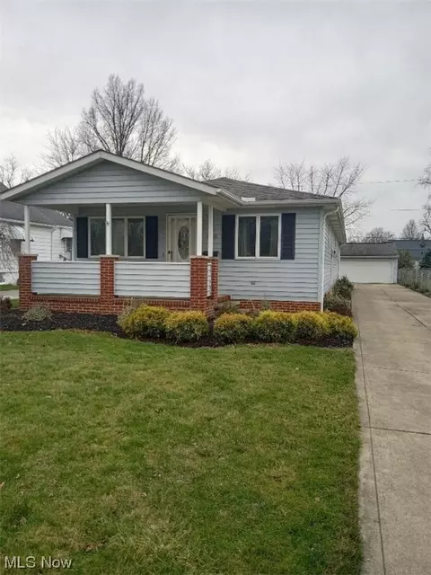 1038 Woodstock Rd, Eastlake, OH 44095
