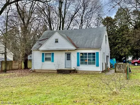 1371 Krumroy Rd, Akron, OH 44306