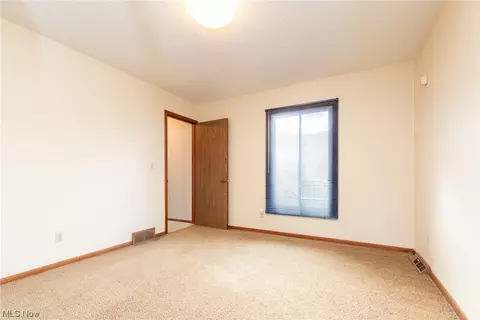 Bedroom - 5760 Skyview Dr, Solon, OH 44139 photo 4 of 4