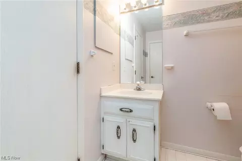 Bath - 5760 Skyview Dr, Solon, OH 44139 photo 2 of 4