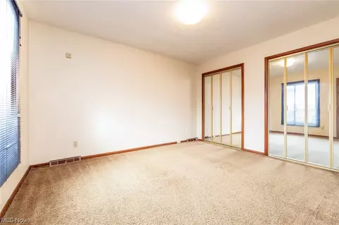 Bedroom - 5760 Skyview Dr, Solon, OH 44139 photo 3 of 4