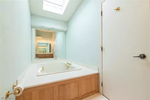 Bath - 5760 Skyview Dr, Solon, OH 44139 photo 4 of 4