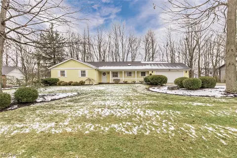 17629 Plum Creek Trl, Chagrin Falls, OH 44023