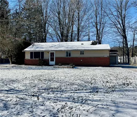 326 Cynthia Dr, Chardon, OH 44024