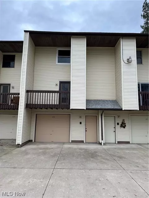 373 Pleasant Meadow Blvd, Stow, OH 44224