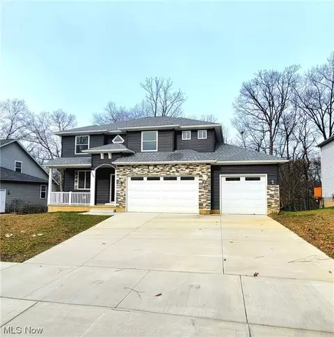 6396 Valley Ranch Dr, Maple Heights, OH 44137