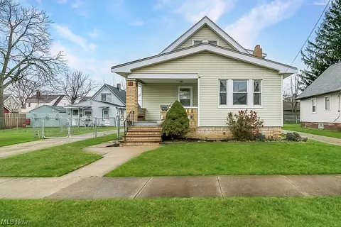 18623 Chickasaw Ave, Cleveland, OH 44119