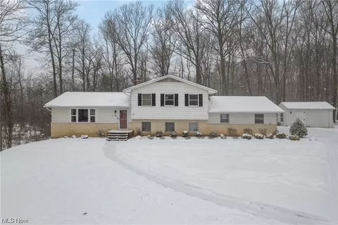 411 Chatham Dr, Aurora, OH 44202