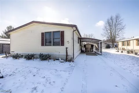 65 Parkway Dr, Olmsted Twp, OH 44138