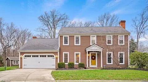 28712 N Lincoln Rd, Bay Village, OH 44140