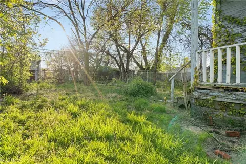 2230 E 70th St, Cleveland, OH 44103 photo 18