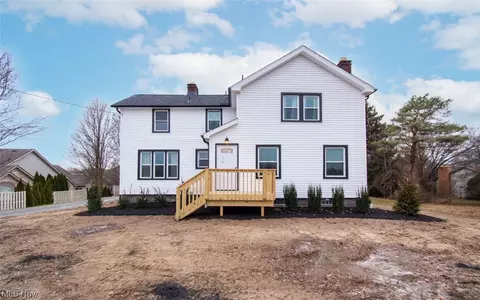 9180 Sharrott, Poland, OH 44514