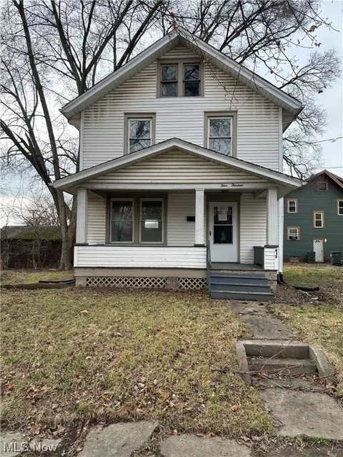 413 Crestmont NE, Canton, OH 44704