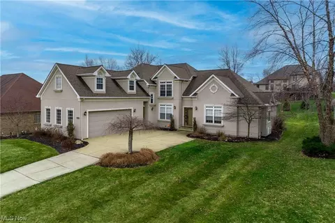 4084 Fox Chase, Seven Hills, OH 44131