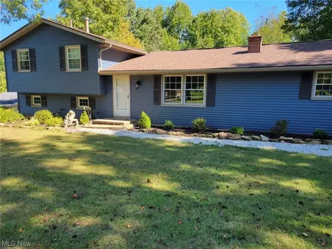 6534 Ivyhill Dr NW, Canal Fulton, OH 44614